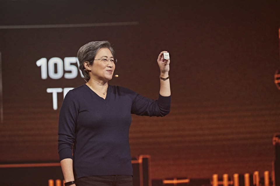 AMD CEO 리사 수 박사가 11월 8일(현지시간) AMD 온라인 행사에서 라이젠 5000 시리즈 프로세서를 공개하는 모습.