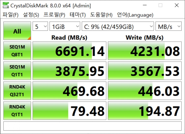 PCIe 4.0 NVMe SSD를 채택해 최대 읽기 속도가 6,691MB/s에 달한다.