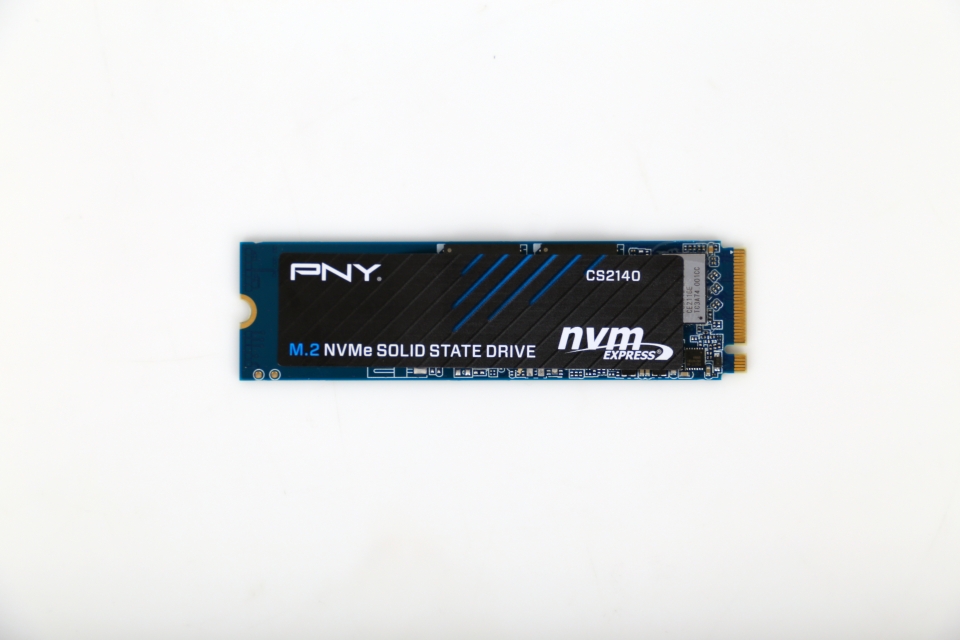 M.2 폼팩터로 설계된 NVMe SSD다.