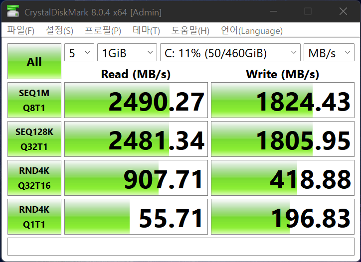 CrystalDiskMark 8.0.4에서 SSD 최대 읽기 속도는 2,490.27MB/s, 최대 쓰기 속도는 1,824.43MB/s로 나타났다