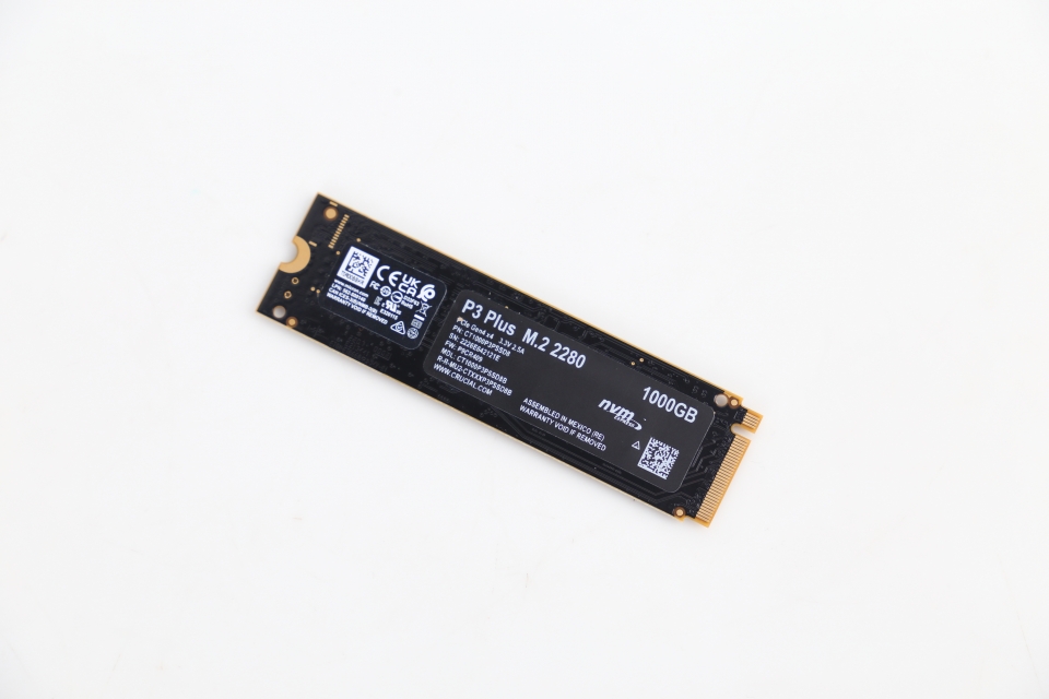 PCIe 4.0 기반의 NVMe SSD다.