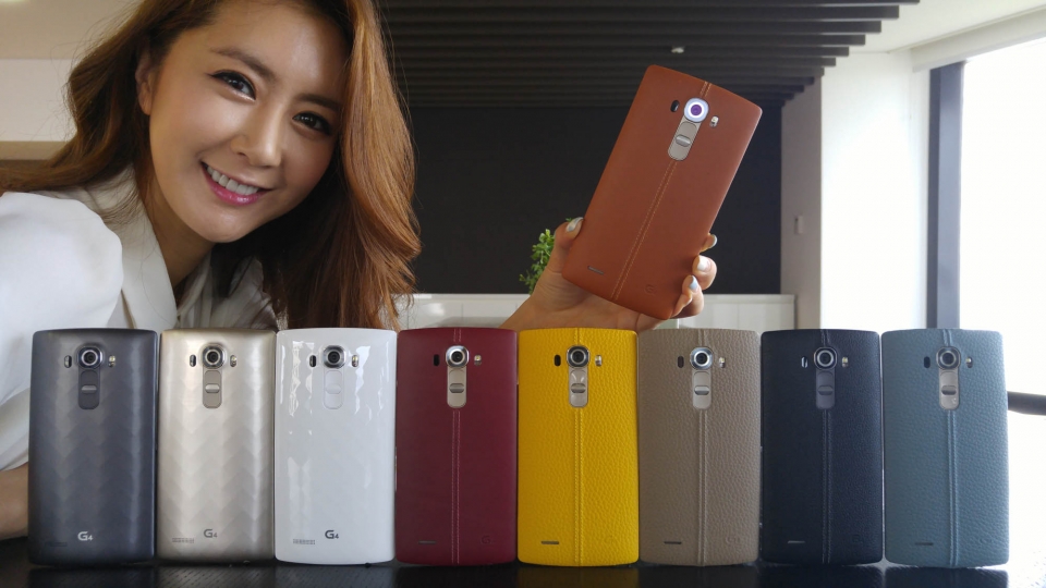 다양한 색상의 천연가죽 커버는 LG G4가 내세운 주요 셀링 포인트 중 하나였다.