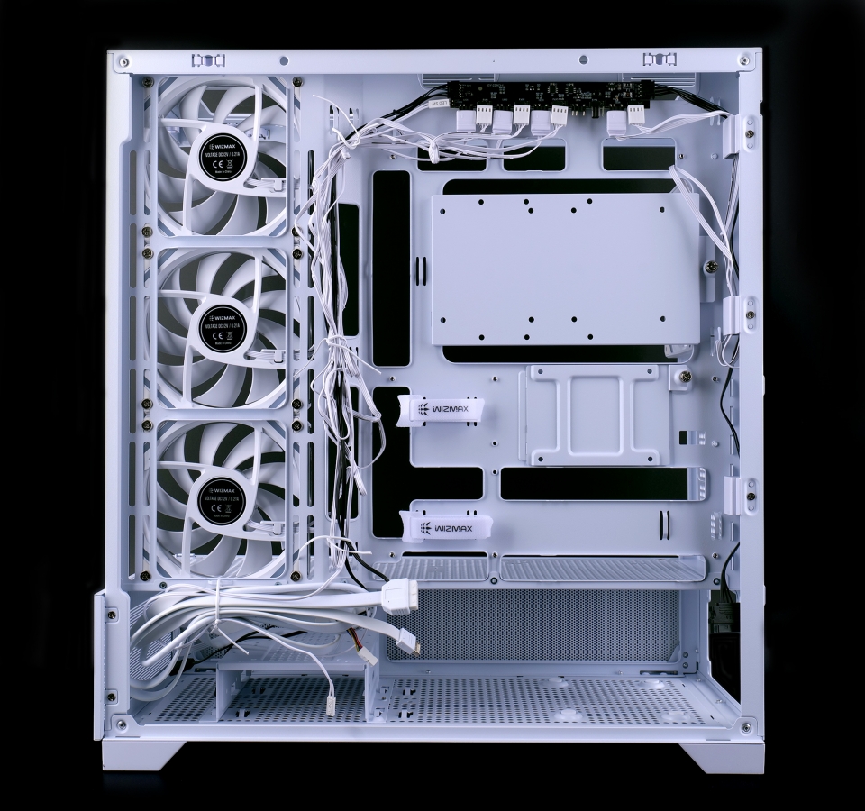 3.5인치 HDD 최대 3개, 2.5인치 SSD 최대 4개 설치 가능