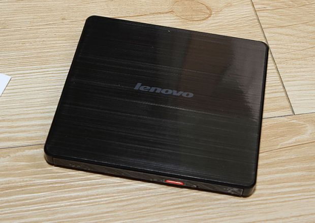 레노버 게이밍 노트북, Lenovo Y50-70, 벤치마크 ,후기, 레노버, 레노버 Y50-70,IT리뷰,리뷰,후기,사용기,제품사용기,사용기,후기,IT,열화상사진,열화상,온도,게임,배틀필드4,레노버 게이밍 노트북 Lenovo Y50-70 벤치마크 후기를 올려봅니다. 요즘에는 노트북으로도 게임을 즐기는 사용자들이 많아졌습니다. 노트북의 사양이 좋고 무거운 노트북은 이미 많이 있었는데요. 요즘은 좀 스림해지면서 성능이 좋은 노트북이 대세 입니다. 레노버 게이밍 노트북 Lenovo Y50-70도 그런 노트북 인데요.휴대를 할 수 있을정도의 무게에 성능은 데스크탑 성능만큼 많이 올라갔습니다. 저는 배틀필드4를 기준으로 게임 테스트를 해봤는데요. Lenovo Y50-70는 UHD해상도를 넣은 노트북 입니다. 4K 해상도를 구현하는 노트북인데요. 보통 게임을 구동할 때 해상도가 높으면 좀 더 섬세한 게이밍이 가능하긴 하지만, 그래픽카드 부담은 훨씬 늘어나긴 합니다. 즉 하드웨어 퍼포먼스 면에서는 4K 해상도가 상당히 부담스러운 부분이긴 한데요. 그렇지만 4K 해상도를 넣은 이유라면 윈도우8 운영체제의 도움도 있고 요즘 대세인 WQHD이상의 고해상도에 대한 갈망 부분도 있습니다. 저는 실제로 레노버 게이밍 노트북 Lenovo Y50-70를 써보면서 성능적인 부분에서 얼마나 가용성이 있는지 그리고 어느정도까지 활용할 수 있는지 간단하게 벤치마크를 해보려고 합니다.